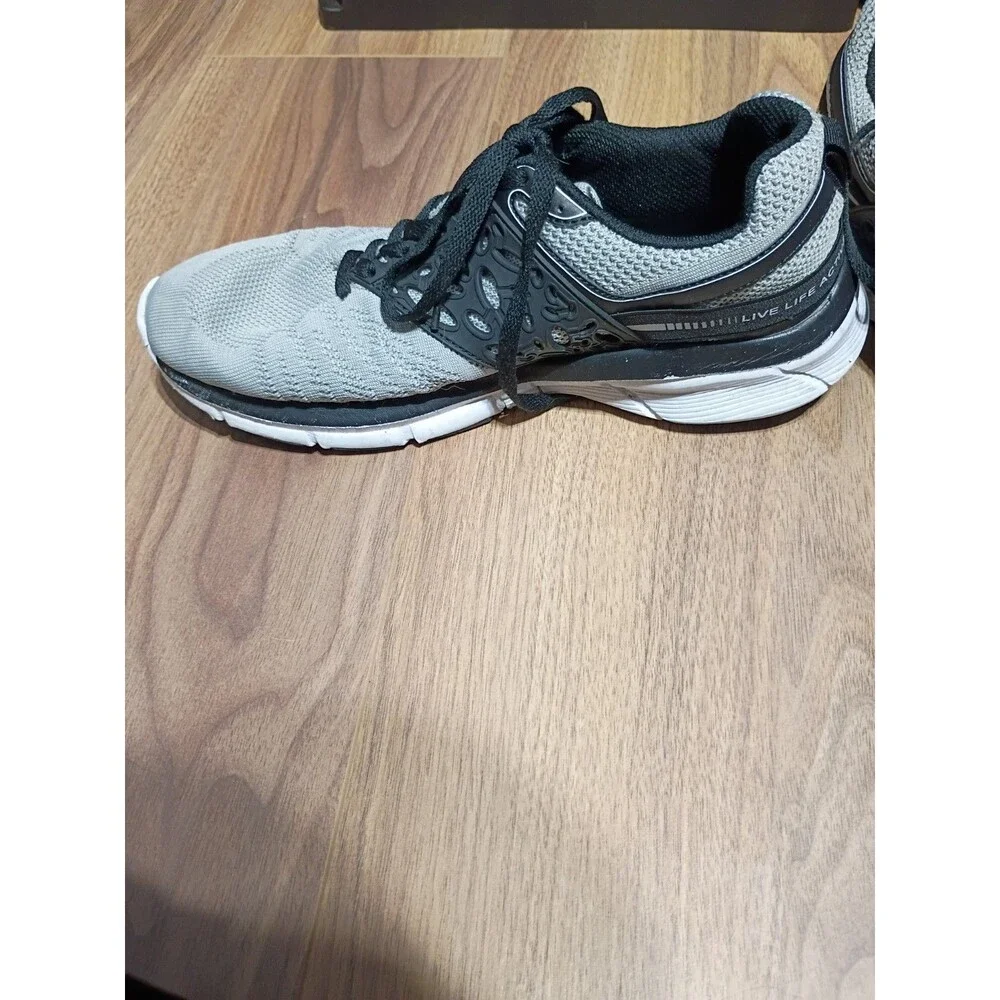 Men's Grey And Black Tennis Shoes Size 10.5w Good Condition